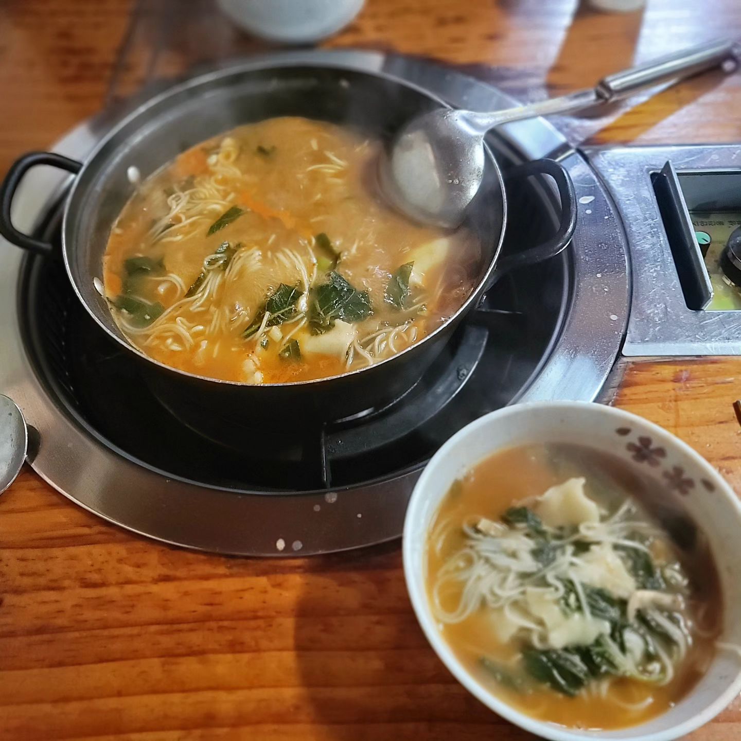 화성산지 8년정도 됐지만
비오는 날에는 늘 생각나는 
#뚝방집 #어죽 
나같은 분들이 많은지
비오는 날에는 줄서기 필수!

#허영만 
#허영만백반기행