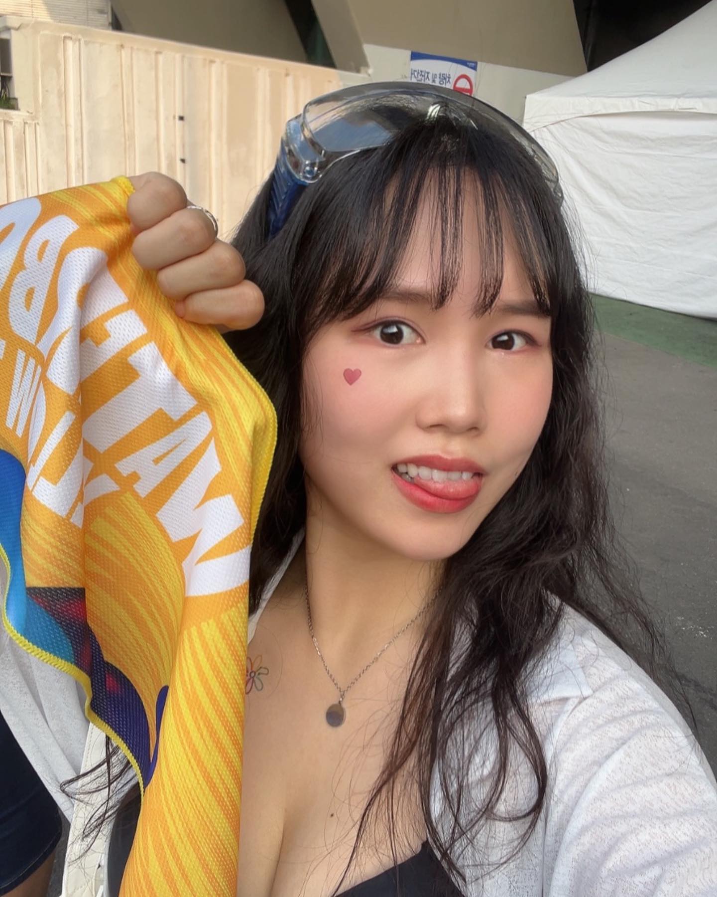 #워터밤 처음가봄💦🔫💙

내자신 왜 이제서야 간거냐 제일 신나게 놀구 물에 빠진 생쥐꼴로 집에감
