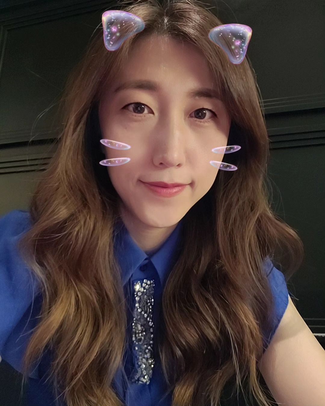 안녕하세요.
장마가 시작된 오늘 하루종일 비가 오락가락하고
습한 기운에 꿉꿉함으로 하루종일 에어컨에 제습기를 돌렸는데요.

그럼에도 불구하고 피부는 점점 좋아지고 있는 저는 기분이 up up되어 있었답니다.

bleep_official

주말동안 에 결혼식이 있어서 충남 홍성에 다녀오게 되었는데요. 피부가 좋아지면서 화장또한 잘 너무 잘되서 기분이 더 좋았어요.
오랜만에 차려 입고 화장에 머리까지했는데 피부가 안 좋은 상태에서 화장을 했다면 피부는 들뜨고 화사해보이지도 않았을거고 모든 면에서 다운이 되었을거에요.

이번에 화장도 너무 잘되어서 홍성에요일 부터 보낸 매시간에 피부가 맨질맨질 광이 날 정도로 화장이 너무 잘 되어 있었어요.

제가 진짜 마법기간만 되면 심각하게 피부가 뒤집히고 트러블이 심각하게 올라오는 사람이었는데요.
진짜 약 2주정도 심각한 트러블로 고생을 했었답니다.

부끄럽지만 이번 결혼식인 날도 마법 3일차였는데 피부트러블은 1도 없었고 피부컨디션이 너무 좋은 상태에서 화장까지 너무 잘 되어서 셀카를 엄청 찍었던것같아요.

블립의 피부챌린지 덕분에 좋은 체험으로 피부도 좋아지고 좋은 제품을 알게되어 너무 좋은 시간을 보냈던것 같아요.
2주 14일간의 피부 챌린지에 이렇게 피부의 변화를 확실하게 느낄 수 있을 거라고는 생각 못했는데 정말 확실하게 나타난 변화를 보고 느끼면서 나에게 너무 딱 맞는 스킨제품을 만난것에 너무 감사하더라구요.

이렇게 피부챌린지 끝이 나버렸지만 저의 피부 관리는 쮹~이 어질것입니다.
모두 이쁜 피부로 태어나는 그날까지 꾸준하게 관리해보아요.

꾸준하게 잘 관리하다보면 모공도 많이 좋아지는 그 날이 오리라 생각하며 피부나이 확 줄여보렵니다.

#블립 #블립피부챌린지 #피부챌린지 #bleep