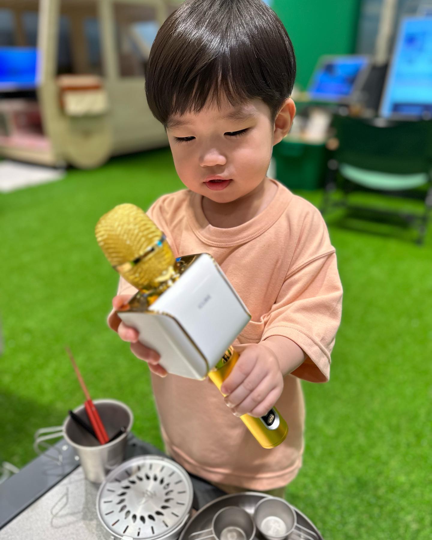 #이준우❤️

오랜만에 더현대와서 엘지 팝업 구경ㅋㅋ
뽀로로노래 부르라고 마이크도 쥐어주시고 (돌잡이때 마이크잡은애아니랄까봐 열심히 군데군데 마이크 다 섭렵)
안내하시는분들이 엄청 친절해서 좋당 
일찍와서 사진도찍을걸 아쉽

LG스탠바이미Go
#스탠바이미고
#스탠바이미
#스탠바이미클럽
#더현대서울