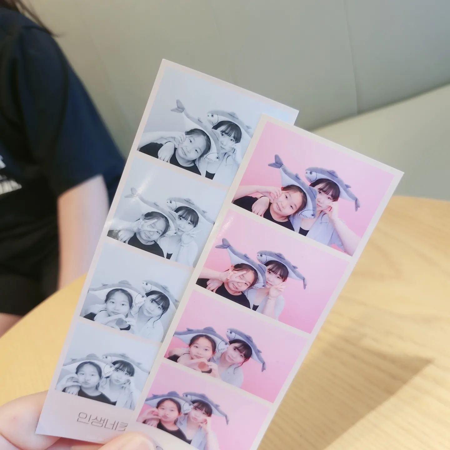 aranmami4039 

피드 몰아올리기 시~~작 😅
몇년만인지~~~ 우리딸하고 둘이 데이투♡ 
아니아니 도대체  옛날 노래들은 어찌 아는건지!!! 
너무 너무 재밌게 놀다온날♡ 
역시 딸은 사랑이야♡ 🥰 

#데이트  #딸은사랑이쥬❤️ #사랑해 
#데일리  #f4f