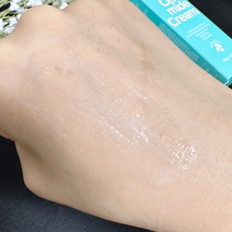 르코스메 시카크림 촉촉하고 캡슐이 들어가 있어요.