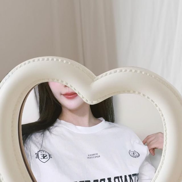 @maha_genuine on Instagram: "#광고 원마일웨어 무드가 듬뿍 담긴 스탠다드에러의 반팔티 입어봤어요.🤍 면 100% 제품으로 착용감이 아주 부드러워요. 바지에다가도, 테니스 스커트랑도 어떤 하의