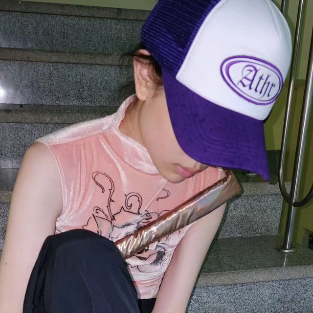 배세라 on Instagram: "🦭아이러니포르노 협찬 게시물입니다🦭 제품명) 아이러니포르노 - 윈드브레이커 와이드 밴딩 팬츠 패키지 (M, 5color) ▪︎비 오는 오늘 그 바지 입고 나가시려고요?!🫢..