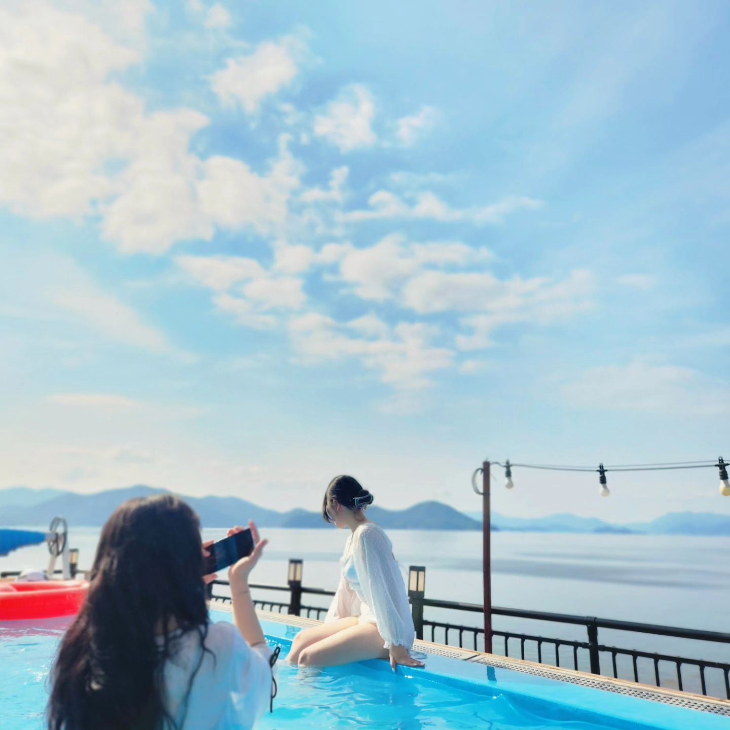 마지막 사진 킬포💙

이번주 더이상 비 안오게 해주세요
저 놀러 가야 한단 말이에요🙏