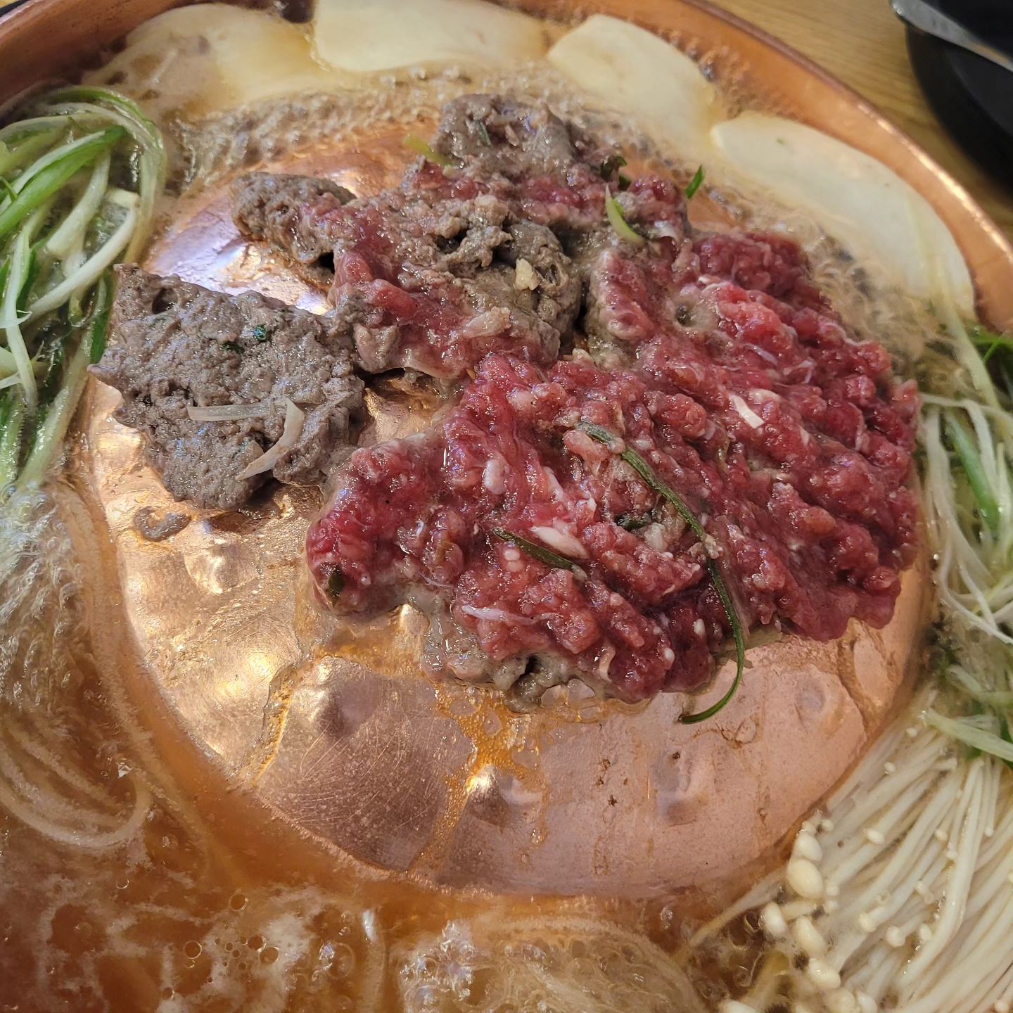 밥하기 귀찮아서 오늘 저녁외식!!

#신포동맛집 #백년불고기 #산더미물갈비 #신포물갈비 #동인천맛집 #신포시장맛집