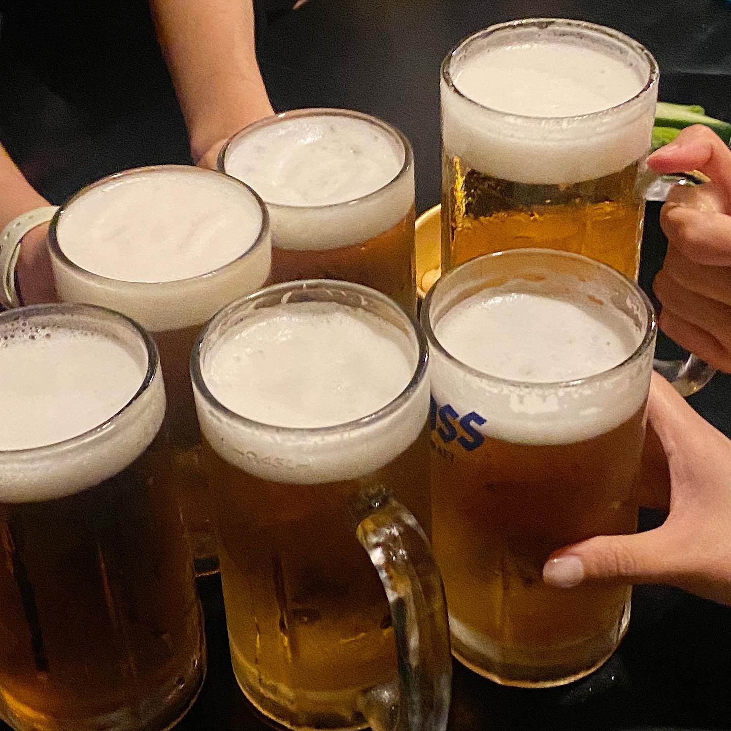한우촌 2차 국룰 ? 건너편 쌍촌맥주잖어 .. 여기 가면 치킨 필수인데 아 당연 먹었는데 치킨 사진만 없네 히히 수박이 꿀처럼 달아서 수박 만원어치 추가 🍉🍉🍉
.
.
.
.
#쌍촌맥주
#쌍촌동맛집
#과일 #마른안주 #치킨
.
#도덕의맛따라멋따라_광주