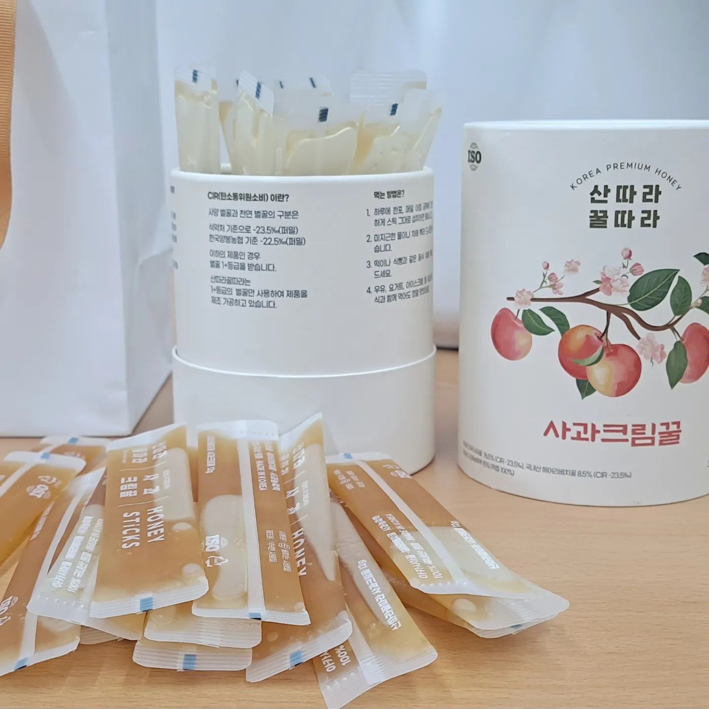 #발라먹는꿀 #사과풍미꿀 #사과크림꿀 #사과꿀

부드러운 크림 제형으로 되어 있는
사과크림꿀은 술 좋아하는 저에게 있어
아침에 필수로 챙겨먹고 있는데요!

특히 서천에서민 생산이 되는
헤어리베치꿀입니다!