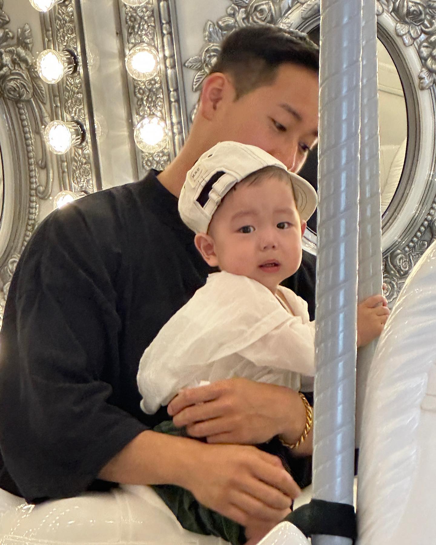 술 진탕드신 아저씨 아니냐구요
모자 왜이래요