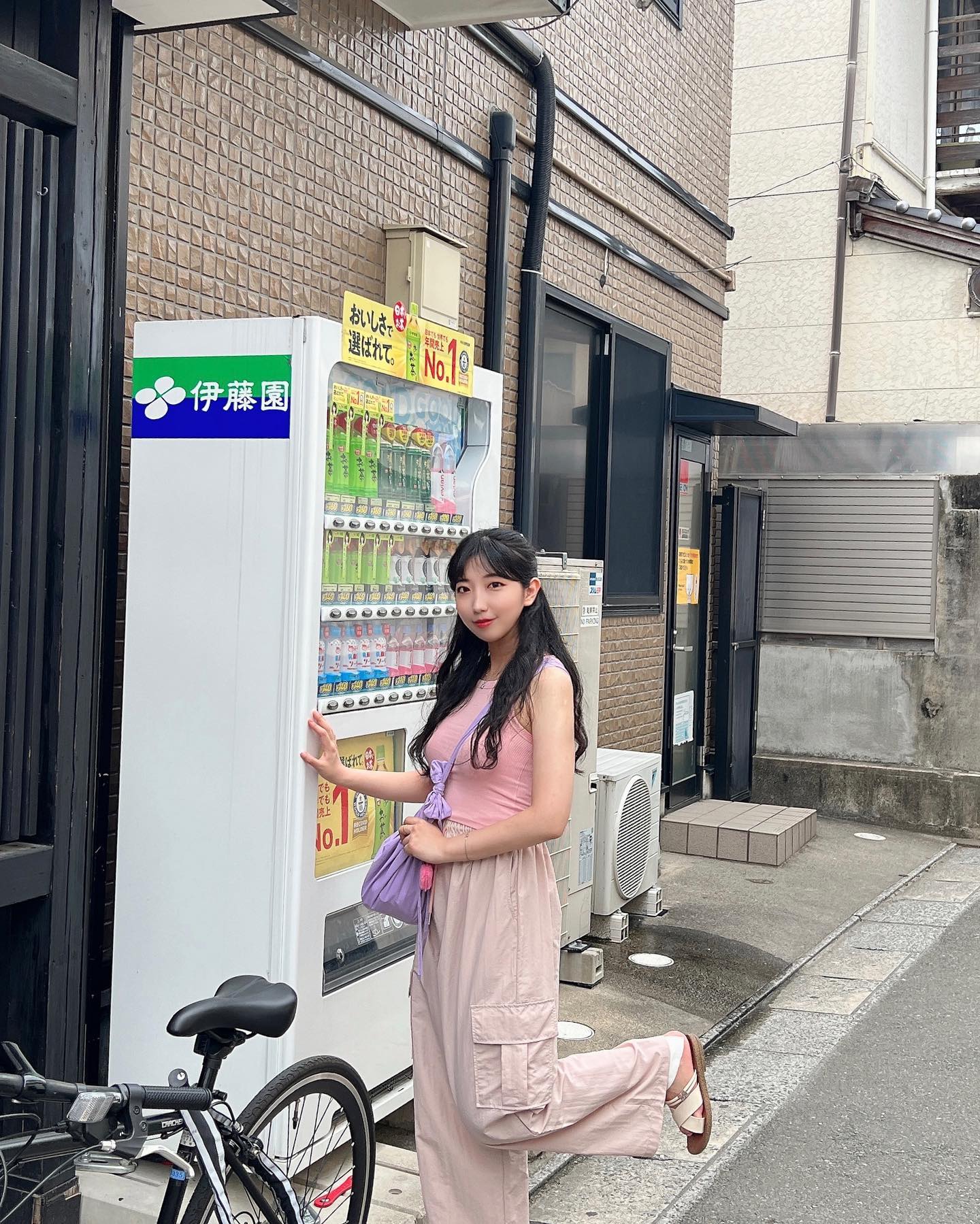 뒤죽박죽 후쿠오카 다자이후 여행 기록🤧
미루고 미루다가 드디어 일본여행 피드🤍

보정은 귀찮아서 생-략해버렸다 ㅎ
가면 모찌랑 복숭아 파르페 꼭 먹어봐야해ㅠ

더워서 사진 찍는둥 마는둥 했던,,~~ 
여행내내 비온다고 했었는데 날씨요정이였다구 한다🧚🏻‍♂️