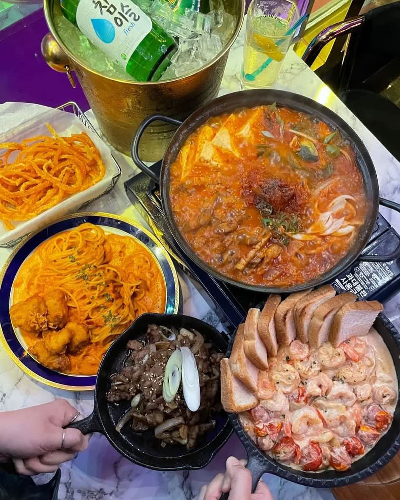 홍대 “너가술집사장”

종강한 대학생 여러분, 상사한테 지친 직장인 여러분 이번주 불금에 여기 어때요?😎

핫한 홍대에 이런 가성비 맛집이 있다고??

@@아 나랑 여기 같이가주라☺️

#홍대술집 #홍대데이트코스 #홍대술집추천 #홍대안주 #홍대안주맛집 #상수술집 #상수술집추천 #홍대분위기좋은술집 #너가술집사장