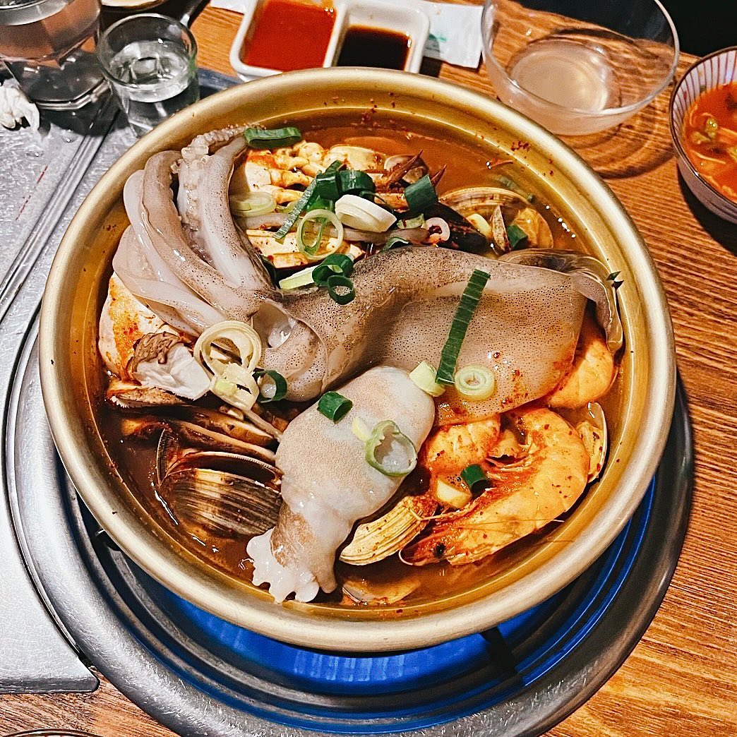 #동교해물
📍위치: 서울 마포구 양화로18안길 18
❤️가성비 끝판왕! 신선한 해물 맛집
🧡바로 꺼내주는 다양한 해물 한상
💛맛도 있지만 직원분들 뮤두가 너무 친절
💚세명이 배부르게 먹을 수 있음!!
💙예약하기 진짜 힘들다는게 단점!! 근데 꼭 한번 가보시길 추천!!
💜추천메뉴: 동교해물(99000원)
🤎재방문의사: 95%

#맛집스타그램 #맛스타그램 #맛있다그램 #먹스타그램 #먹방 #술스타그램 #오늘뭐먹지 #먹스타그램 #먹스타 #먹스타맞팔 #먹팔 #먹스타그램맞팔 #먹팔환영 #먹팔맞팔 #소통 #좋아요 #팔로우늘리기 #좋아요반사 #좋반 #좋아요늘리기 #팔로우 #맞팔 #likefoefollow #lfl #fff #f4f #follow4follow #선팔맞팔  #フォローバック
#いいねした人全員ファローする