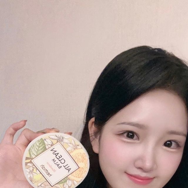 찌원 on Instagram: "#광고 매일같이 메이크업을 해야 하는 나에게 최고의 클렌징 제품....•♥• ⠀ 천연 아로마향으로 건강하고 부드러운 피부를 유지해 주며 보습까지 확실하게🪄 개인적으