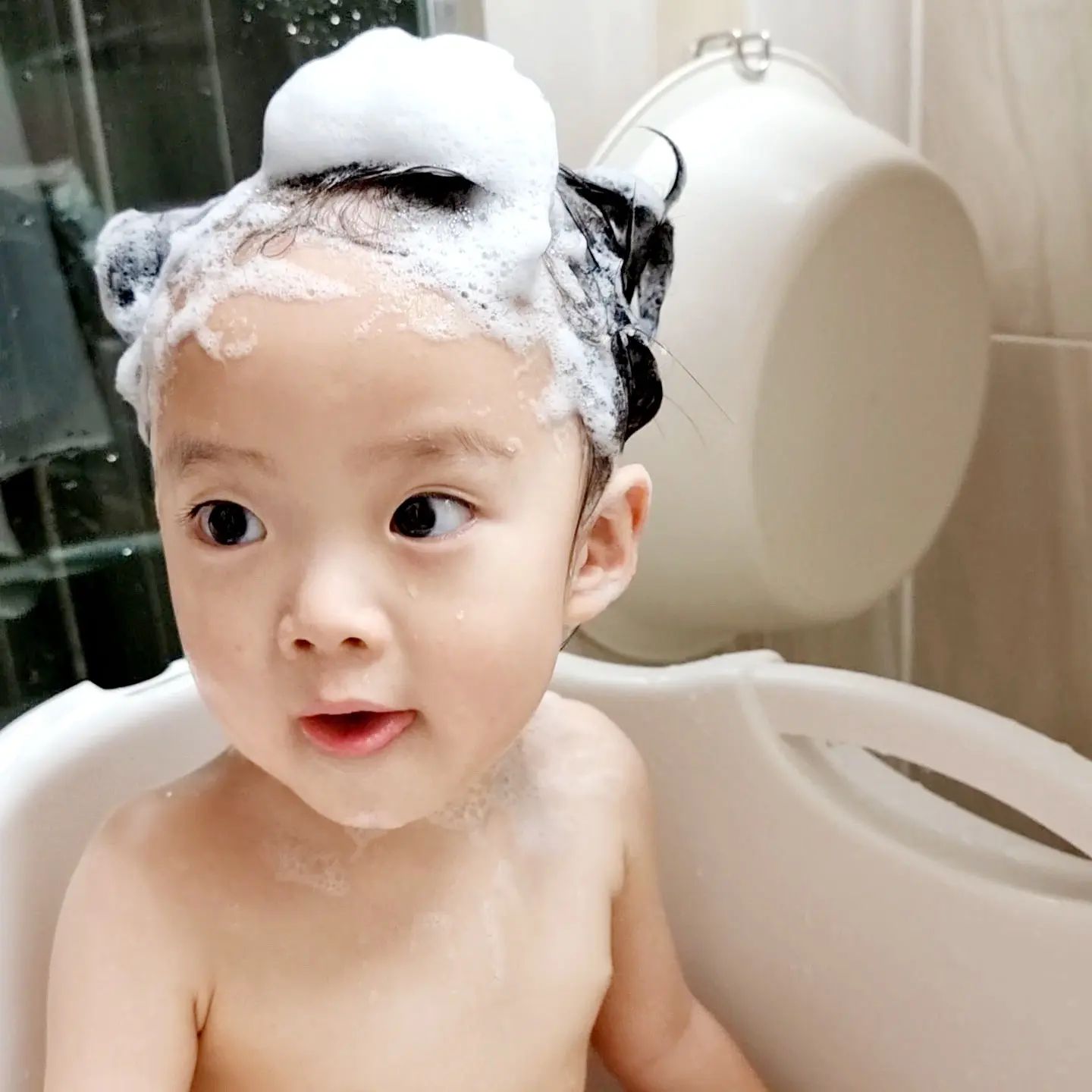 샴푸하면 놓칠 수 없는 거품 놀이
머리 많이 길어서 다양하게 만들 수 있어 좋은데
말리는게 너무 오래걸려서... 자를까 고민중 😭