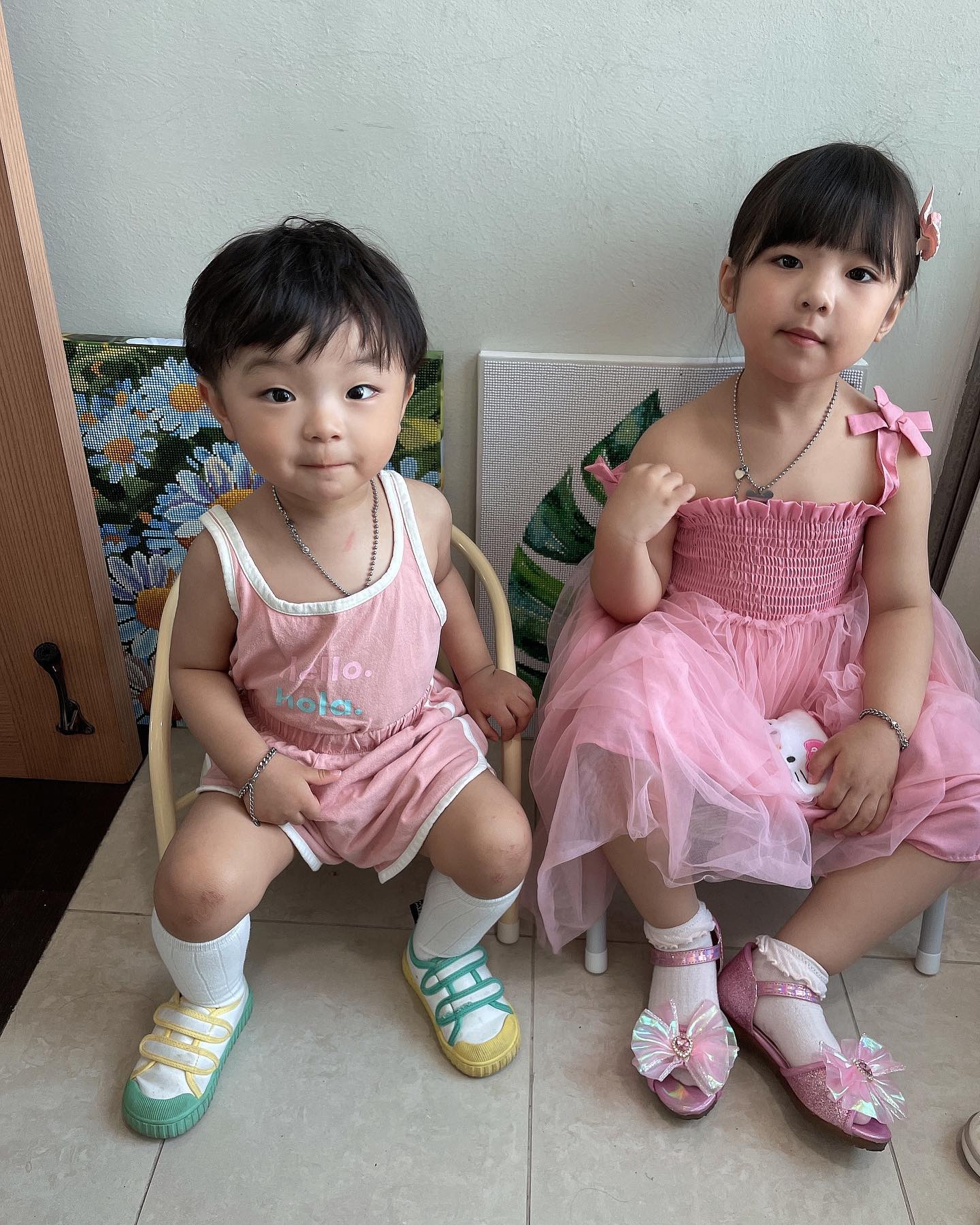 -
2023.06.23(금)
퐁이 태어난지 1617일 되는 날, 👧🏻
도리 태어난지 791일 되는 날, 👶🏻
(도리 교정일 769일 되는 날)
오늘은 #핑쿠핑쿠 #🎀
-
-
#조이남매_👧🏻👶🏻 
🎀 #20190119 #AM1040 #3485g #AO형 #49cm 🎀
💎 #20210424 #AM0948 #3170g #AB형 #50cm 💎