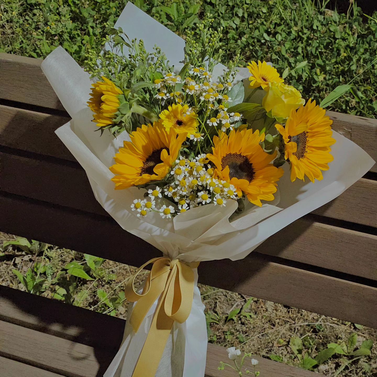 🌻
여름엔 역시 해바라기.

가사는 잘 어울리지 않지만,
마음에드는 멜로디와 함께.
