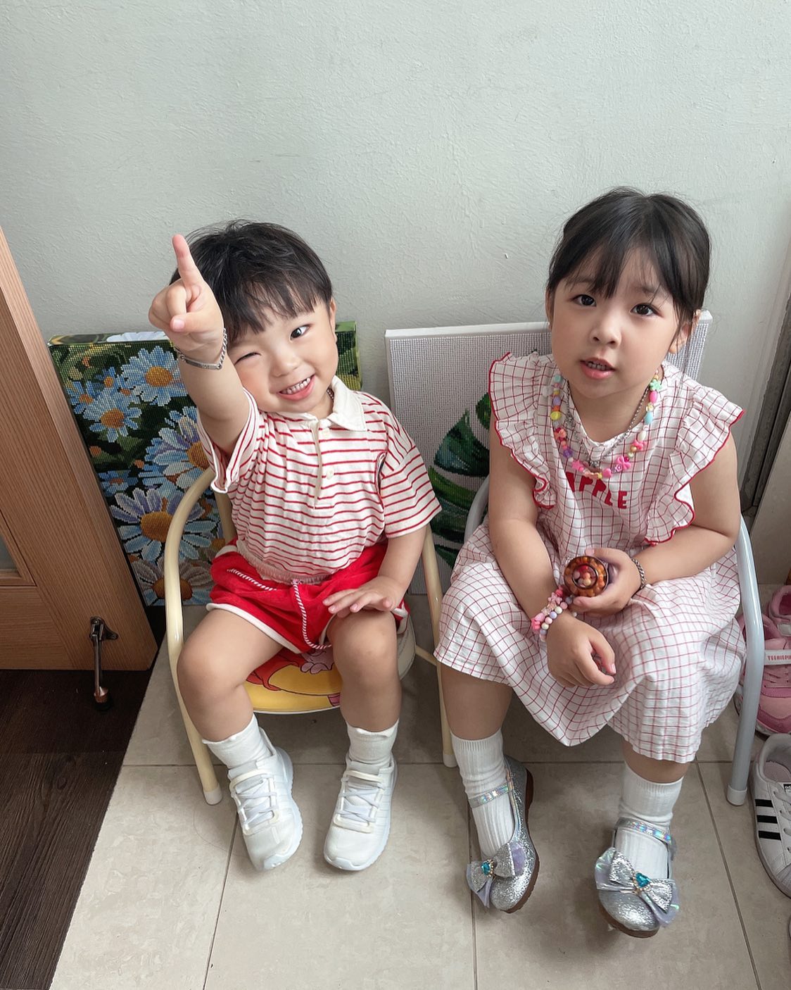 -
2023.06.29(목)
퐁이 태어난지 1623일 되는 날, 👧🏻
도리 태어난지 797일 되는 날, 👶🏻
(도리 교정일 775일 되는 날)
오늘도 신나신나 🎵
-
-
#조이남매_👧🏻👶🏻 
🎀 #20190119 #AM1040 #3485g #AO형 #49cm 🎀
💎 #20210424 #AM0948 #3170g #AB형 #50cm 💎