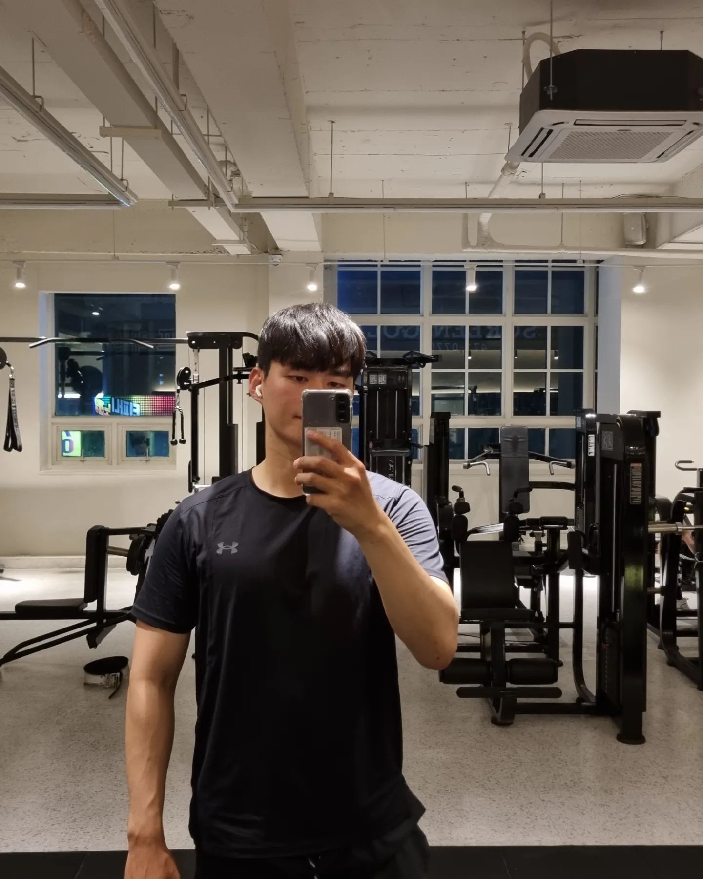 벌크업 시작 6.1~ 
몸 변화 기록
작년에는 20살때 몸무게(68kg) 찍었고 이번년도엔 최고 몸무게 찍어봐야지

#헬스기록