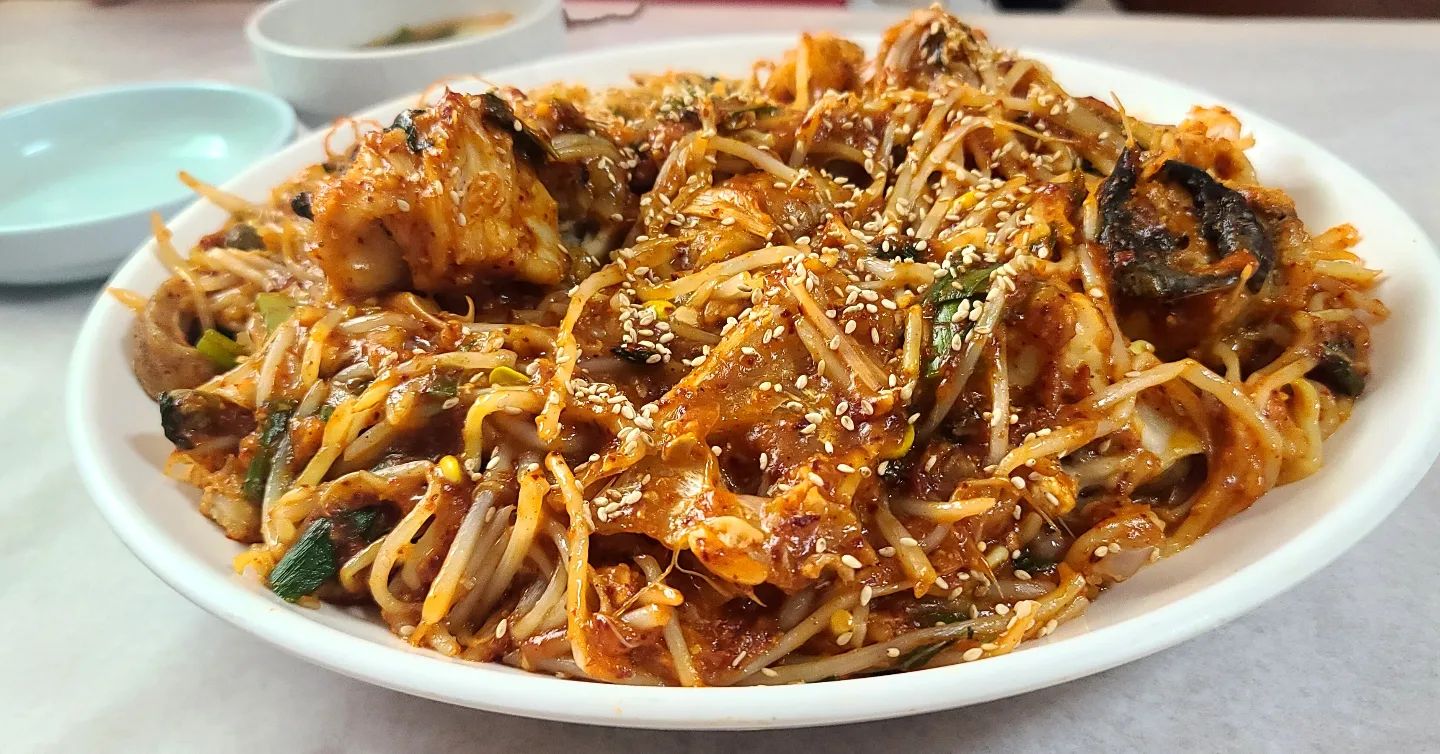 상호명 전산가든
주소 부산 기장군 일광읍 학리길 16
영업시간 11시~19시
휴무일 매주 수요일 (공휴일은 정상영업)
전화번호 051-721-1093
주차 주차가능

기장 일광에 위치한 현지인 맛집
입소문으로 유명해진 집 !
점심시간은 웨이팅 필수 !
산초가루를 싫어하는 사람은 주문전 얘기할것 !

#일광맛집 #전산가든 #전산가든아구찜 #일광가볼만한곳 #부산여행 #부산맛집 #부산맛집탐방 #전국맛집 #현지인맛집 #내돈내산 #기장맛집 #부산아구찜맛집 #일광전산가든