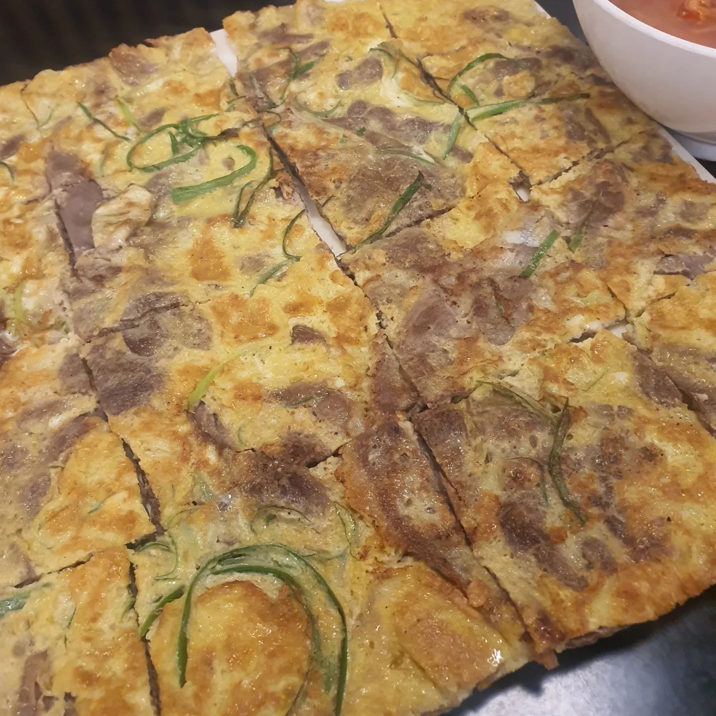 하연옥이 동네에 있다는걸 뒤늦게 알고 부랴부랴 갔는데
.
육전은 괜찮았는데 진주냉면은 본점만 못했다.