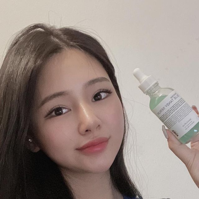 두리 on Instagram: "💙키라벨 _메디클리어 블루찬지 세럼 : 화장품의 핵심성분을 피부가 흡수하다. ⠀ 요즘 갑자기 추워진 날씨탓에 피부는 건조하고 거기에 마스크까지 스트레스 많았는