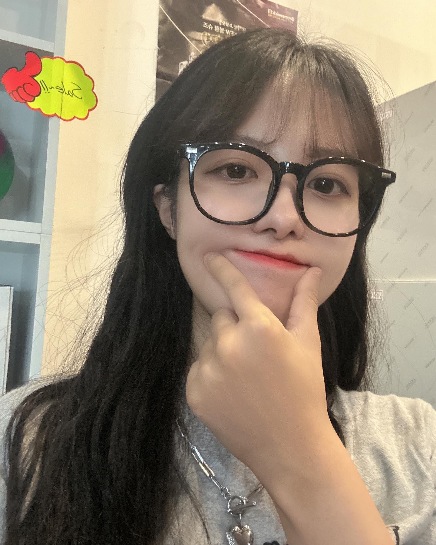 ㅇㅓ 안녕 그래 셀카는 오랜만이지
놀랬다면 뒤로가 🫡