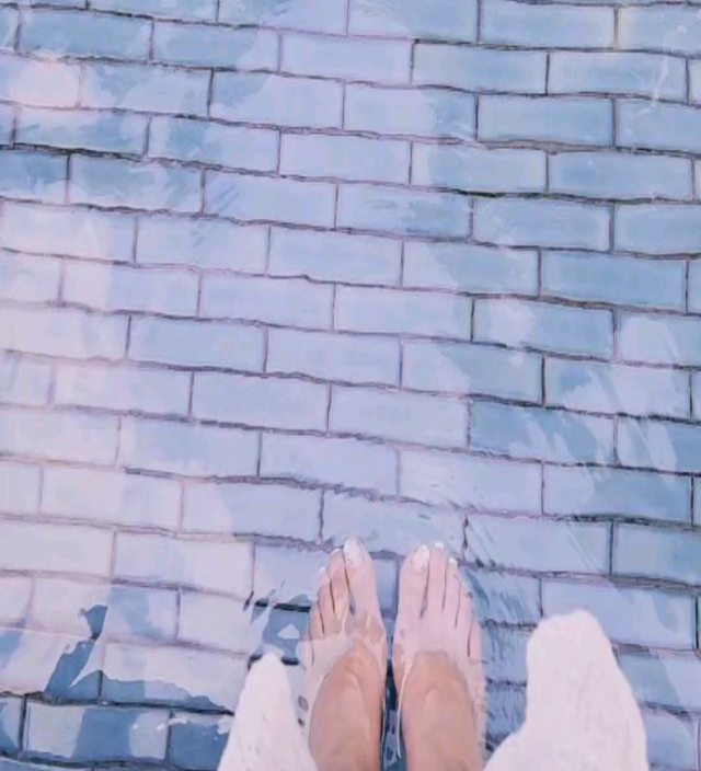 -
찰박찰박🩵
이뿌니 내새키

#최자매일상 #자매데이뚜 #이태원데이또 #찰박소리너무좋다 #수영장있는카페 #수영은못함주의 #발만담글수있음 #conhashannam #cafédate #브런치카페🍴