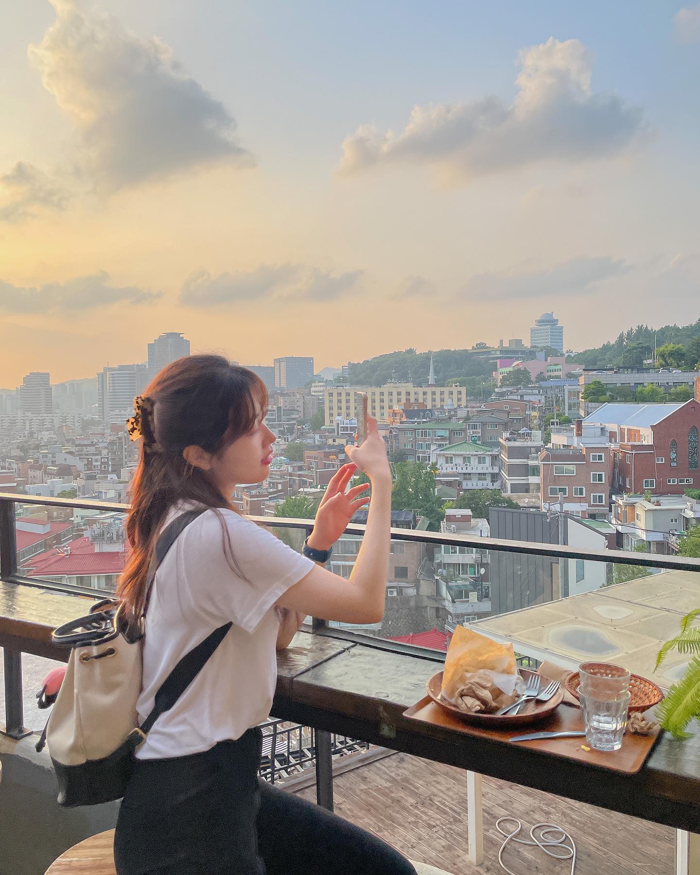 ⠀
가까이 있을 땐 몰랐던
건물들의 아름다움 🏠

언덕길을 올라온 자만이 누릴 수 있는
서울의 아름다운 뷰 🌆

#서울구경 #해방촌루프탑맛집