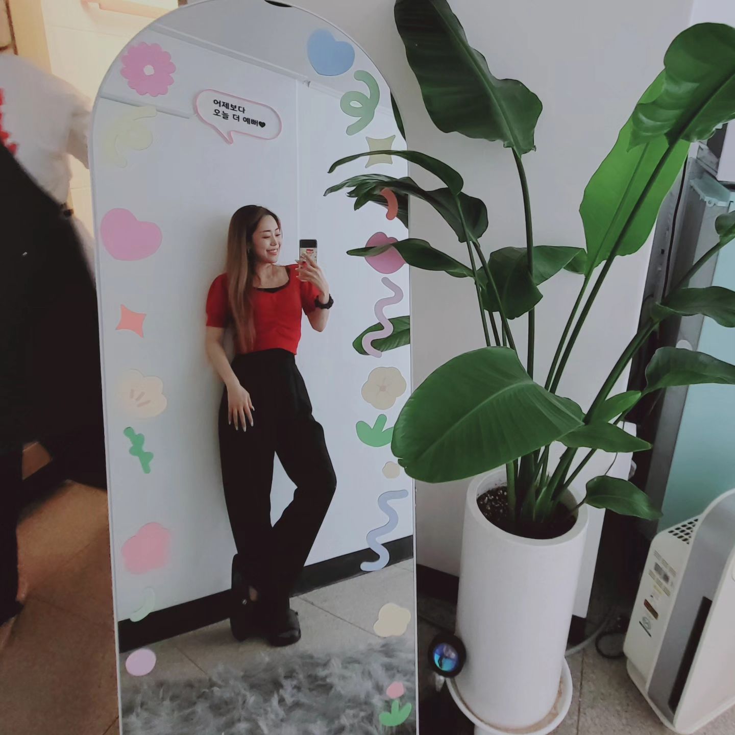 라뷰샵 원장님 덕분에 즐거웠어여😁
역시 라뷰샵 포토존은 나를 170으로 만들어줘여 라뷰샵 오시면 테이프로 ASMR도 해줌 다른 사진은 지켜드릴게요😎

#goodvibes
#daily
#일상
#라뷰샵
#가오리역
#속눈썹펌
#속눈썹연장