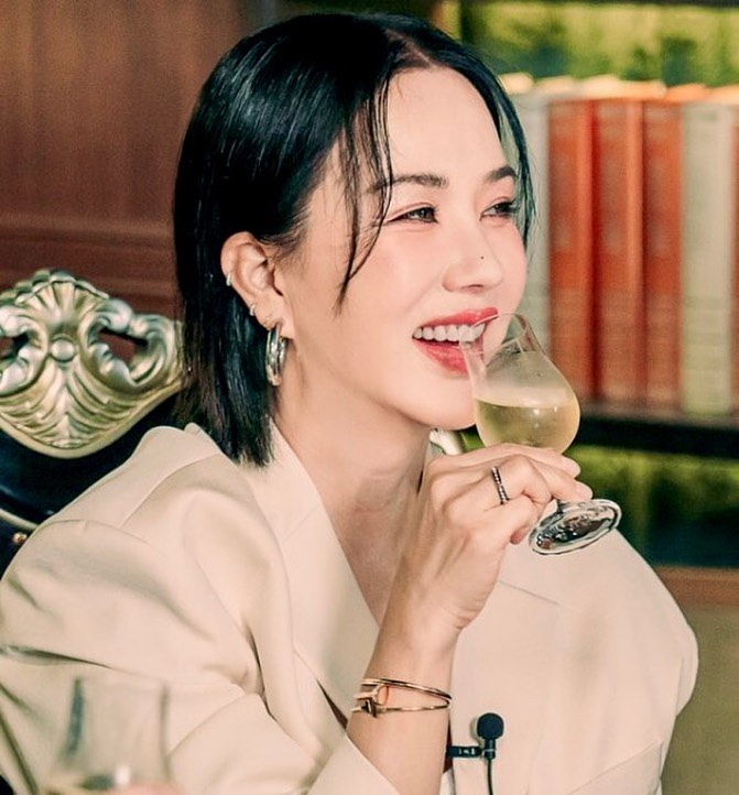 👦🏻 : 나 머리 정리나 좀 할까?
👩🏻 : 그럼 나는 단발 칠까?

그렇게 4년만에 탄생한 0.1두 계획에 없던 💇🏻‍♀️ 뚜의 단발