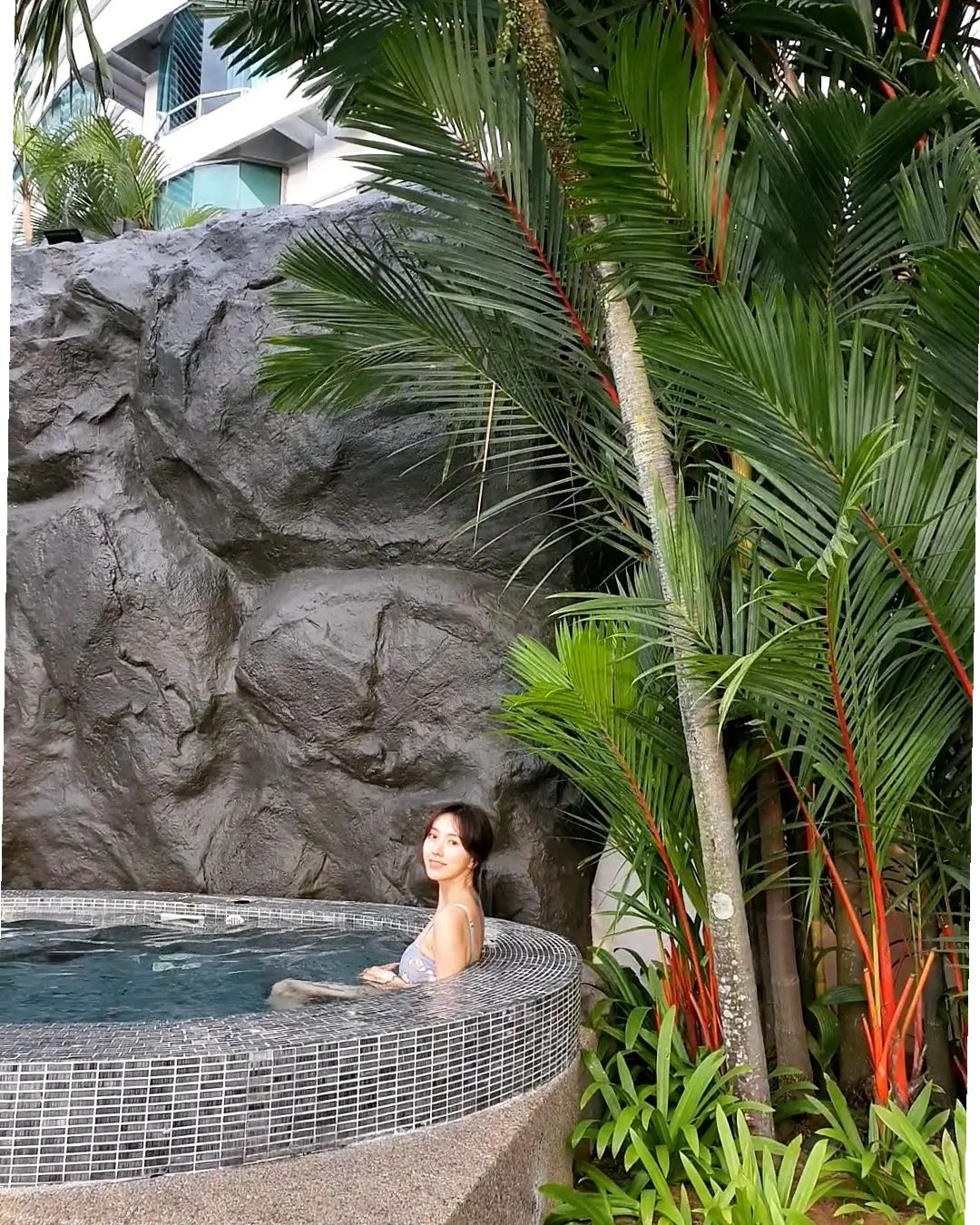 #쿠알라룸푸르
#르메르디앙

슬라이드 하나보고 예약한 호텔 ㅎ.ㅎㅋㅋㅋ
룸컨디션은 기대 안했는데 뷰가 너무 이뻤음 ㅠㅠ
그리고 망고3개 사서 잘라달라고 했더니 저렇게 한판을 줌 ㅎ.ㅎ
잘 묵고 갑니당 😊