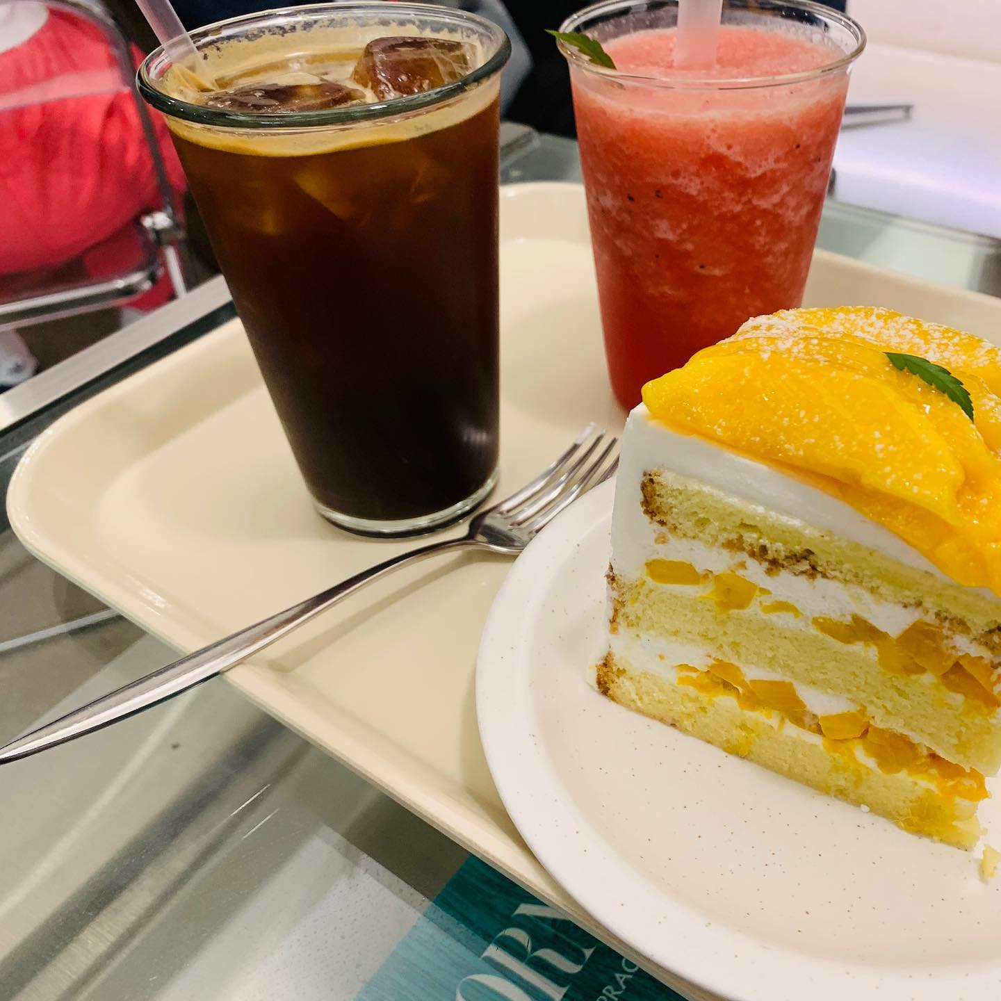 🍰 사당 오우아
편한 사람과의 만남
새로운 곳 방문
촉촉한 생크림 케이크
그거슨 성공

#사당오우와 #오우와 #사당디저트 #사당디저트카페 #사당디저트맛집 #사당디저트추천