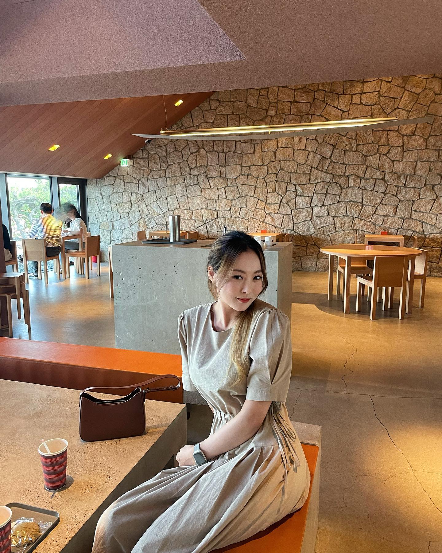 작년에 다녀왔던 기장 카페 [피크스퀘어]
요즘 부산에서 핫플은 다 기장에 생기는 것 같더라구요🫢 제주도 느낌으로 인테리어도 해놓아서 마치 제주도에 놀러온 듯한 착각이 들게 하는 카페였답니당💛

[피크스퀘어]
📍부산 기장군 기장읍 기장해안로 864 피크스퀘어
⏰AM 10:00 - PM 9:00 (라스트오더 PM8:00)

.
.
.
#부산 #기장 #카페 #부산카페 #기장카페 #카페추천 #부산핫플 #기장핫플 #핫플 #일상 #데일리 #cafe #daily #피크스퀘어