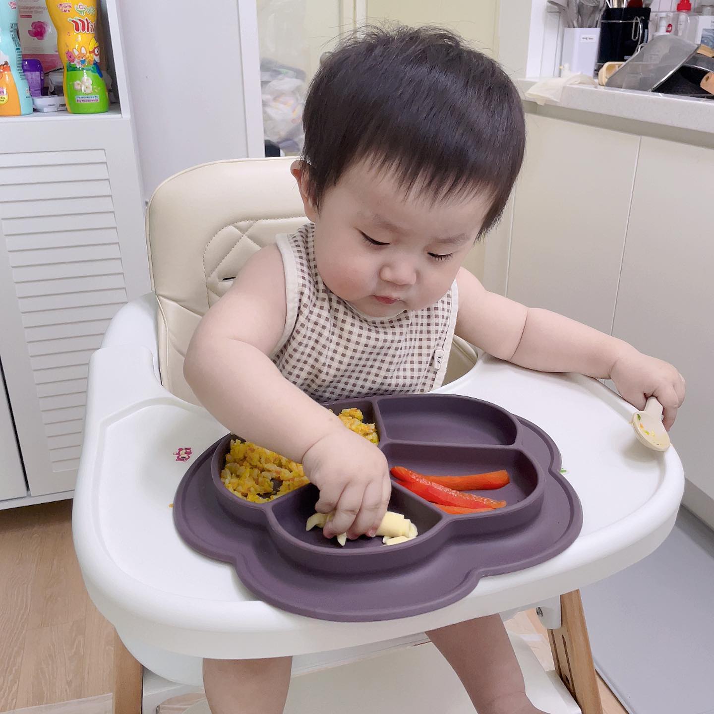 #생후330일 #완료기이유식 

조승근 완료기 이유식 시작🫶🏻
승근이 키우며 이유식 만큼은 꼭 만들어먹이자 했던 다짐 지켰다 ..!
새벽에 일어나기 힘들어 눈비비며 만들었었는데 고생한 만큼 잘먹어준 울 아들 덕분에 가능했어
승근아 앞으로도 영양분 가득한 식단표 짜서 매일 만들어줄게 ❤️