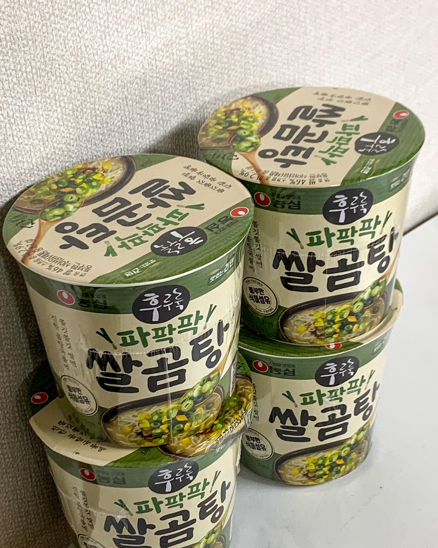 #광고 

🍜
와 대박 진짜 맛있는거 발견!
이번에 농심에서 새로 나온 컵라면 먹어봤는데
이건 정말 찐인듯 (완전 내 스타일)
건면 쌀면으로 소화도 잘 되고
사골 국물에 파도 팍팍 들어있어서 국물 진짜 개운함👍🏻
일단 정말 너무 맛있음 편의점에 이거 보이면 무조건 get 하시길!

▫️세븐일레븐 편의점에서 1800원에 구입가능▫️

#농심 #후루룩파팍팍 #세븐일레븐 #편의점신제품 #편의점컵라면 #쌀국수컵라면 #컵라면추천 #맛있는컵라면 #안매운컵라면 #쌀곰탕