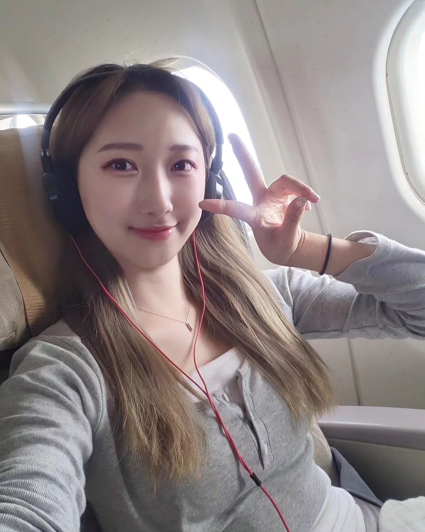 열심히 먹다가 착륙타이밍 놓쳐서 20분만에 화장하기😗 그래도 라면 먹어서 행보케따....☆
(다들 말리던 네컷사진 몰래 끼워넣기)