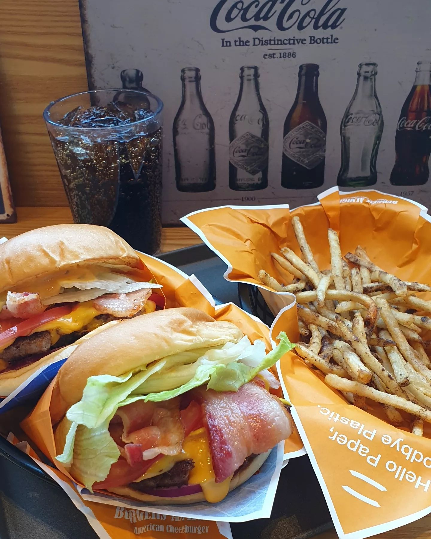 먹으면서 계속 ' 맛있다 ' 라고 했던 #올마이갓버거 🍔🍔 .

패티도 맛있고 재료도 알차고 넘 맛있었다르 💜🧡💛 .

#일상 #버거스올마이티 #죽네 #맛스타그램 #버거 #죽전네거리맛집 #힐링 #대구맘 #다둥맘 #죽전동맛집 #대구맛집