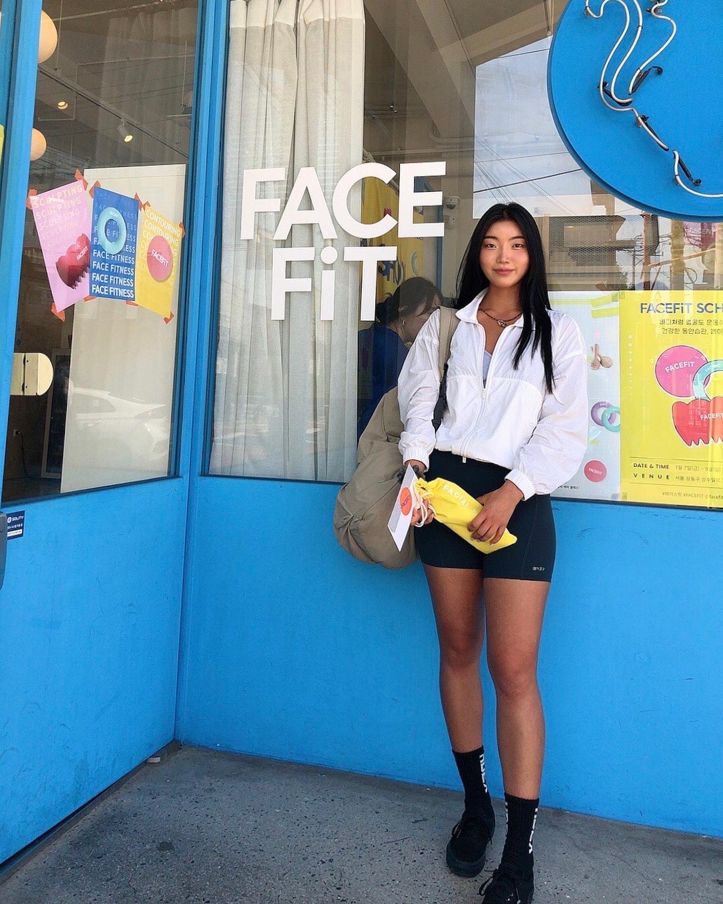 facefit_center
이제는 얼굴도 pt받는시대🧏🏽‍♀️
안티에이징에 관심있는 분들이라면 꼭 한번 경험해보시기를 바라요💙 
⠀
⠀
⠀
⠀
⠀
⠀
#위키드와이프 #페이스핏 #facefit #페이스필라테스 #페이스워크아웃 #스킨랩엘 #바디랩엘 #안티에이징 #뷰티모델 #프리랜서모델 #성수동피티 #서울숲피티 #테라피티본점 #테라피티벨라