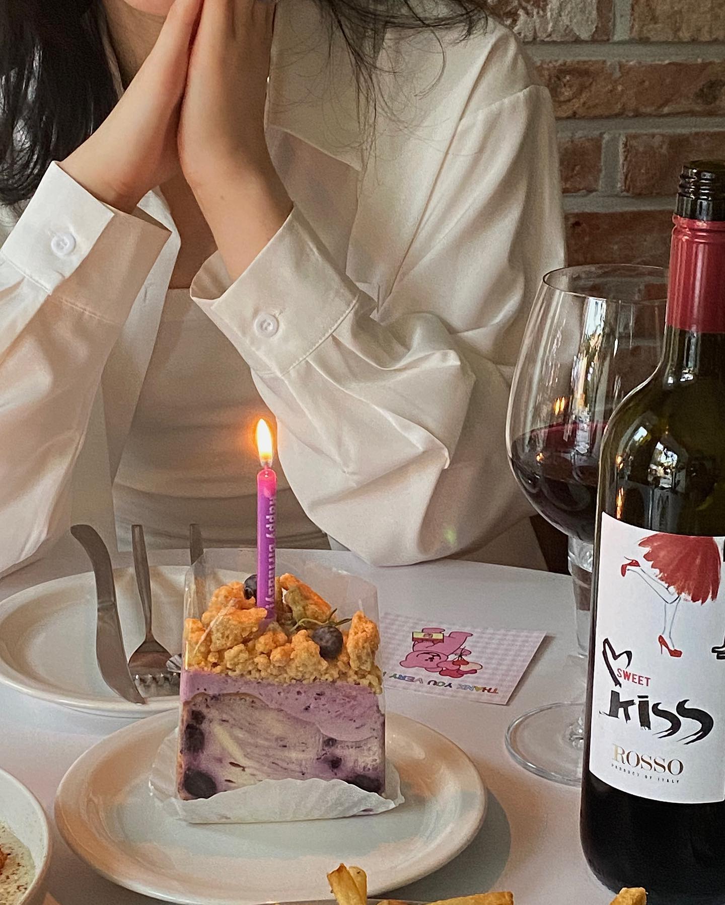 부족한 제가 25년 동안 무럭무럭 자랄 수 있도록

아껴주시고
성원해주시고
후원해주시고
격려해주시고
보태주시고
밀어주시고
염려해주시고
근심해주시고
걱정해주시고
사랑해주시고
은혜를 내려주시고
신경 써주시고
배려해주시고
두루두루 보살펴주시고
많이 웃어주셔서
감사합니다

앞으로도 더욱 주변에 잘하는 사람이 될게요 . . ₊˚