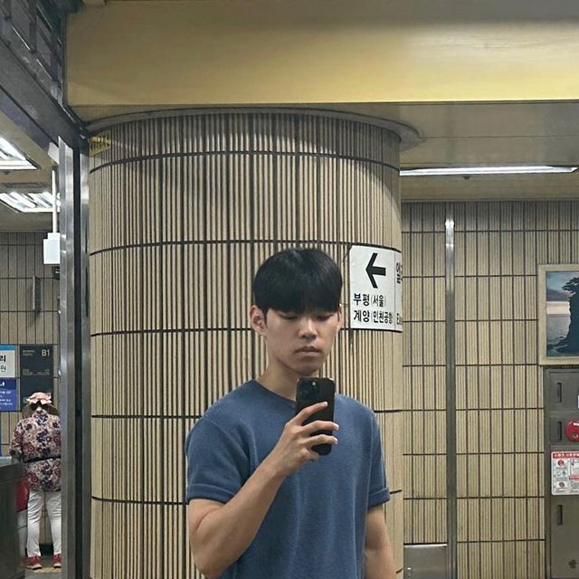 이윤수 on Instagram: "나일론 100% 아이러니포르노 와이드 팬츠는 셋업이나 단품으로도 활용하기 좋아요. 또 좋은 통기성과 가벼운 중량감으로 여름에도 입기 편해요!🏃 생활 방수가 뛰어나