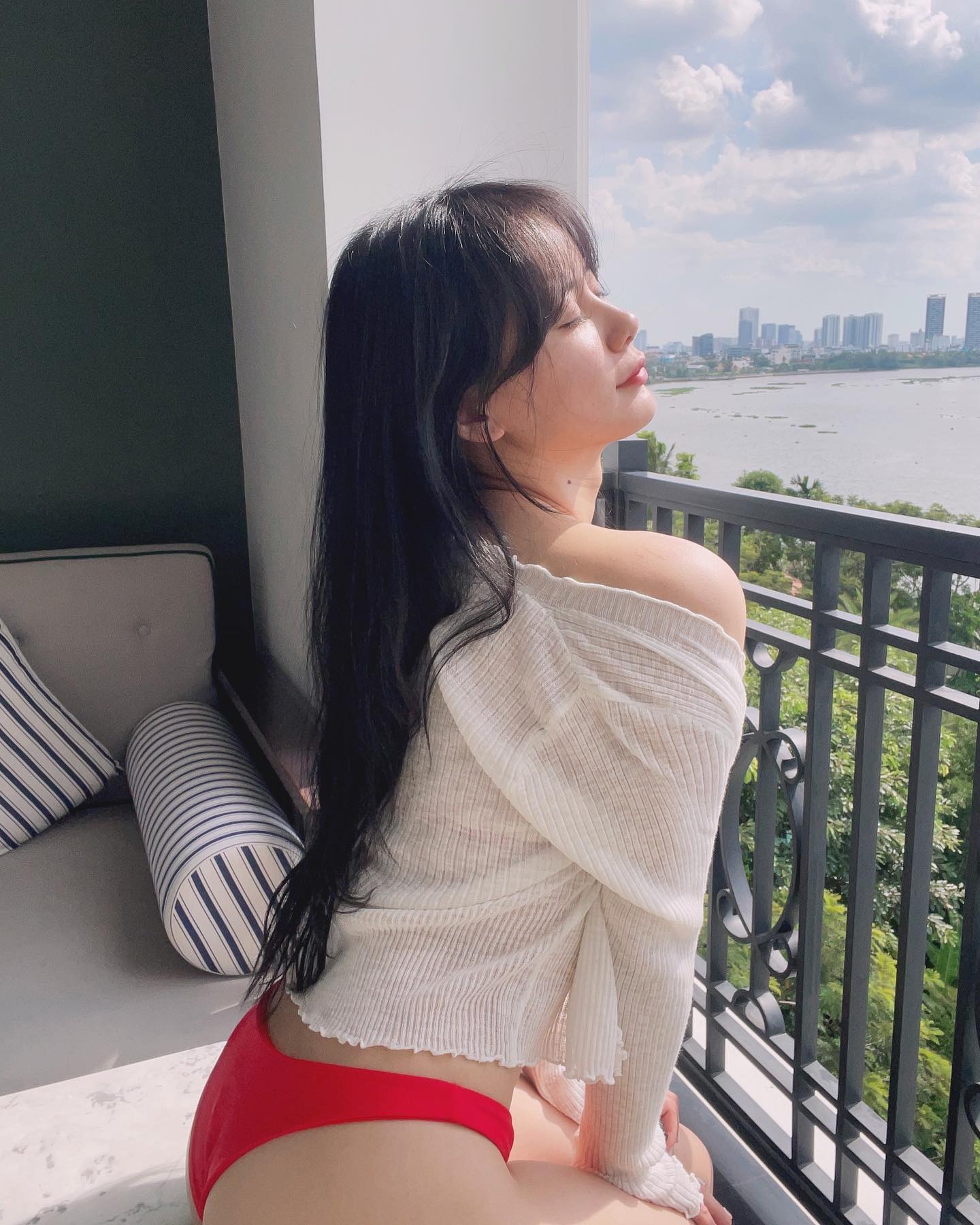 5000팔로워 감사합니다🕺
슬슬 여행 사진들 올려볼게요
쪼꼼 핫 할수도💦

Thank you so much my 5K followers🥰
I hope you enjoy in my Intagram❤️