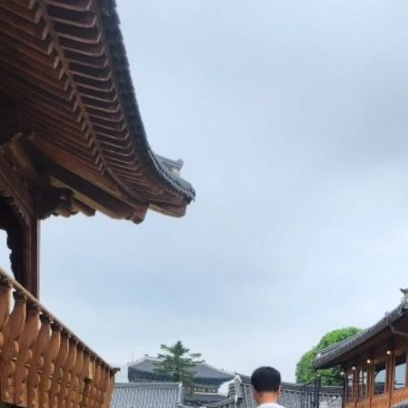 젊은날의 기록✏ on Instagram: "행궁동 나들이, 카페도화🐯(@cafedohwa) 이제 좀 시간이 많아지니 우리동네 여기저기 좀 돌아다녀봐야겠다는 생각이 들었다. 이사오고나서 우연히 가본 행궁동은