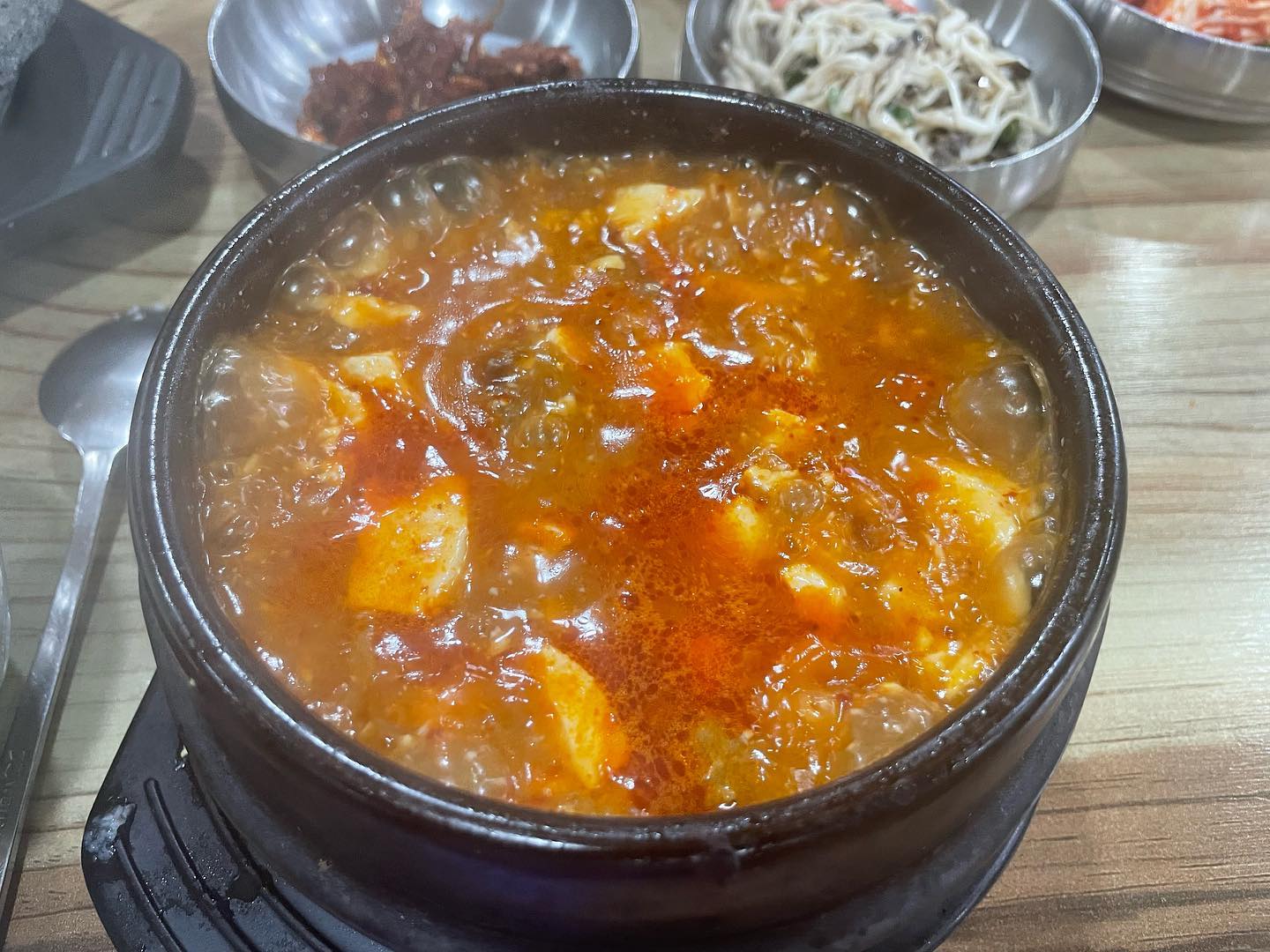 구미 맛집 중인 한곳인 순수가성!! 

순두부찌개 진심 최고👍
재료도 아낌없이 들어가있고
돌솥밥까지 나오는데 가격까지 착함!! 

진짜 구미가면 꼭 들려야 하는곳이예요😍 

📍주소-경북 구미시 인동북길 99
📍영업시간-매일(00시-24시) 연중무휴

#맛집스타그램 #먹방 #순두부찌개 #맛집 #구미 #구미인동 #구미맛집 #순수가성 #맛집추천 #먹부림 #비오는날 #오늘뭐먹지 #아침