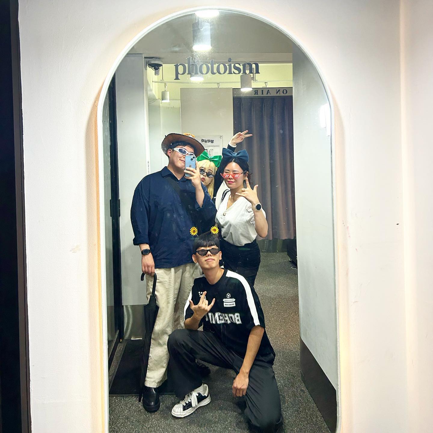 완전체🔥
.
#성수 #성수동 #포토이즘 #단체샷 #사진 #사진스타그램 #성수동핫플레이스 #성수동핫플 #성수역 #상수핫플