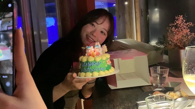 아무런 그늘 없이 마음 놓고 웃으며 행복할 수 있는 23살을 만들어줘서 고맙고 사랑해 !

#23 #hbd #to #me