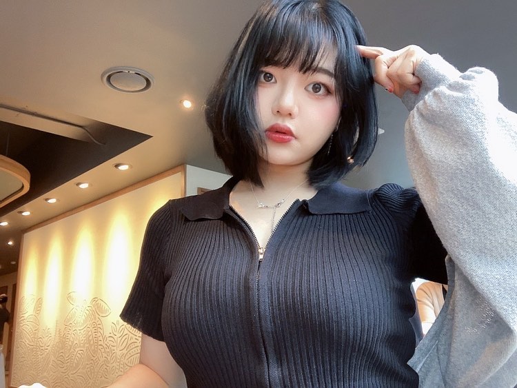 이 시간의 스타벅스는 커플 밖에 없나봐......하 .....