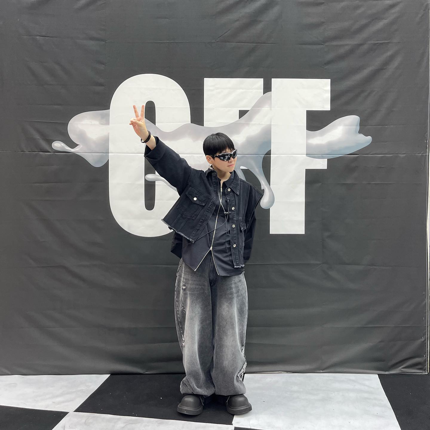 OFF DAEGU 2023 F/W COLLECTION FASHION SHOW & EXHIBITION
: Off the Fixed idea of Fashion

평생 잊지 못할 추억으로 남을 것 같습니다.

3월부터 함께 달려온 내부 VMD팀, 외부 VMD팀, 전시팀, 스폰팀, 브랜딩팀, 미디어팀, 디자인팀

당일 정말 고생을 많이 해준 헤메팀, 포토팀, 영상팀

제일 힘들었을텐데 힘든 티 안 내고 도리어 웃으면서 제게 힘을 준 모델 선생님들

1월부터 낮밤없이 일하며 제일 고생한 우리 집행부까지

감사합니다, 모두 기억하겠습니다 :)