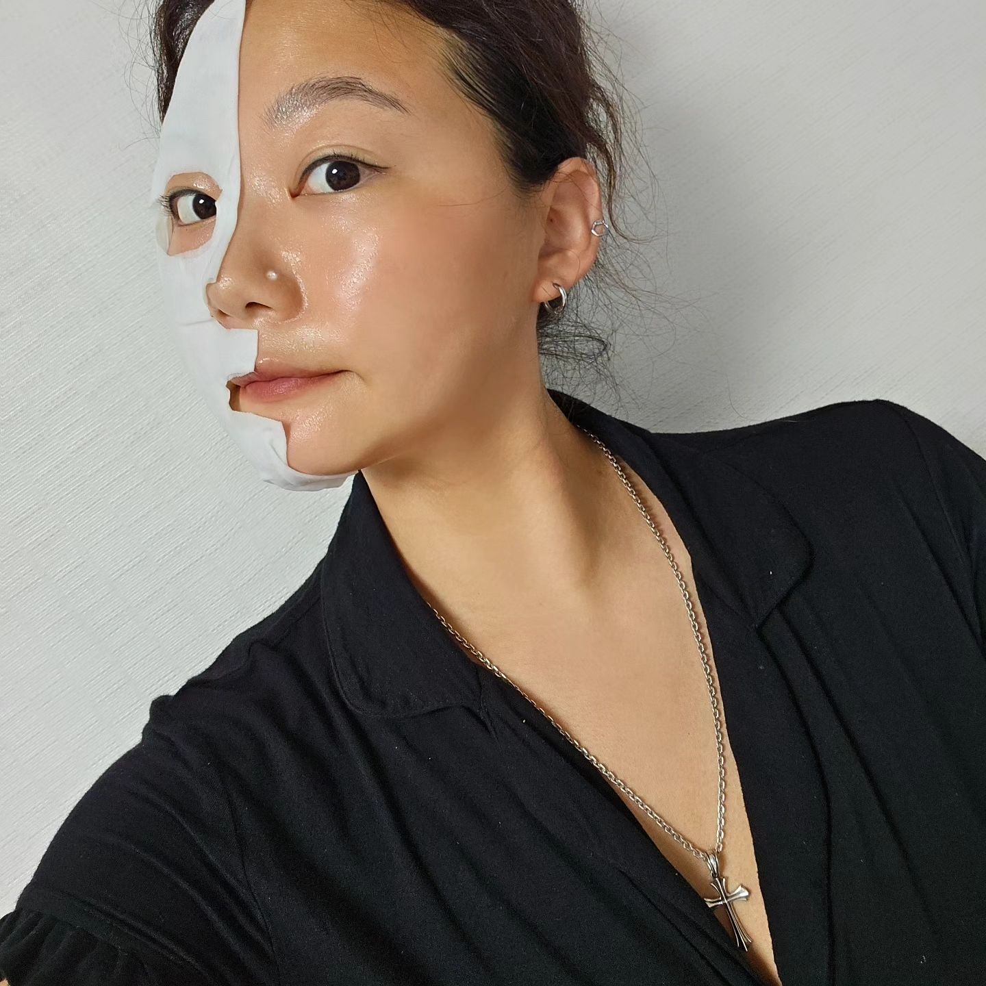#협찬 #라디페어 #radipair #sheetmask

*Sheet-type facial mask with antioxidant TFM that helps transforming stressed skin to healthy and lively.
* K-beauty Mask for soothing, nourising, and Face Anti Aging with phyto mucin complex and TFM

- Facial sheet mask
*with powerful antioxidant ingredient TFM that helps to relive and soothe skin stress
*Dual-Functional for whitening and wrinkle improvement

- Key ingredients
* Phytomucin complex improves skin elasticity through a lively complexion
* 100% plant-based ingredients
* Completed Antioxidant/Skin irriation test

* 깊은 보습감으로 탄탄하고 건강한 피부로 가꾸어 주는 집중케어 에센스 마스크 *
-라디페어 독자 개발 특허성분 TFM 함유 (항산화 테스트 완료) : 강력한 항산화 에너지 TFM을 함유하여 외부 스트레스로 지친 피부를 진정시켜주며 생기 있는 피부로 집중 케어 해주는 에센스 마스크 
-피토뮤신 컴플렉스 ( 식물성 달팽이 점액 여과물 ) 함유 : 클레오파트라와 양귀비가 피부 미용을 위해 즐겨 먹었다고 전해지는 그린푸드 오크라열매추출물을 비롯해 참마뿌리추출물, 연꽃뿌리추출물, 낫토검 등의 식물성 뮤신이 피부 수분 보호막을 형성하여 촉촉하고 탄탄한 피부 케어에 도움을 줍니다. 
-도톰한 3중 레이어 시트로 수분보유력 UP! : 수분 저장고라 불리는 소재를 부드러운 표면으로 감싸는 3중 레이어 원단이 수분을 오랫동안 유지시켜 줌은 물론 피부에 필요한 유효성분을 효과적으로 전달해 줍니다. 

√ 부드러운 표면으로 피부에 저자극
√ 고농축 에센스를 흡수하는 보액능력이 뛰어남
√ 피부에 유효성분 전달력 우수 

- 제품 피부자극테스트 완료 / 항산화 테스트 완료

I got so much moisture that it’s absolutely fantastic.😘
The sheet is quite thick. While the mask is on the face you get a soothing and your face feels rejuvenated.
This product exceeded my expectations, and left my face feeling amazing after using it. Totally recommend.
I would highly recommend this mask to anyone seeking a revitalizing and invigorating treatment for their skin.💜

 #amazonfinds #TFM #antiaging #ampoule #serum #kbeauty #mask #Koreasheetmask #facialmask #skincare #koreanskincareroutine #Kcosmetic #beauty #항산화마스크 #수분마스크 #진정마스크팩 #마스크팩추천 #GNTPHARMA