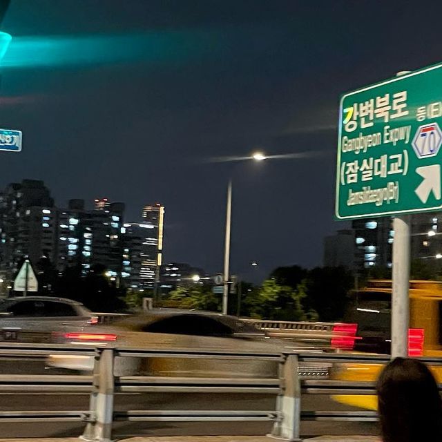 해인 on Instagram: "#ad 더운 날씨에 유일하게 입을 수 있는 긴바지..!와 내가 찍어주러 나가서 내가 찍힌 사진들 ⠀ ⠀ ⠀ ⠀ ⠀ ⠀ #광고#아이러니포르노화이트라인#아이러니포르노#나일론#나