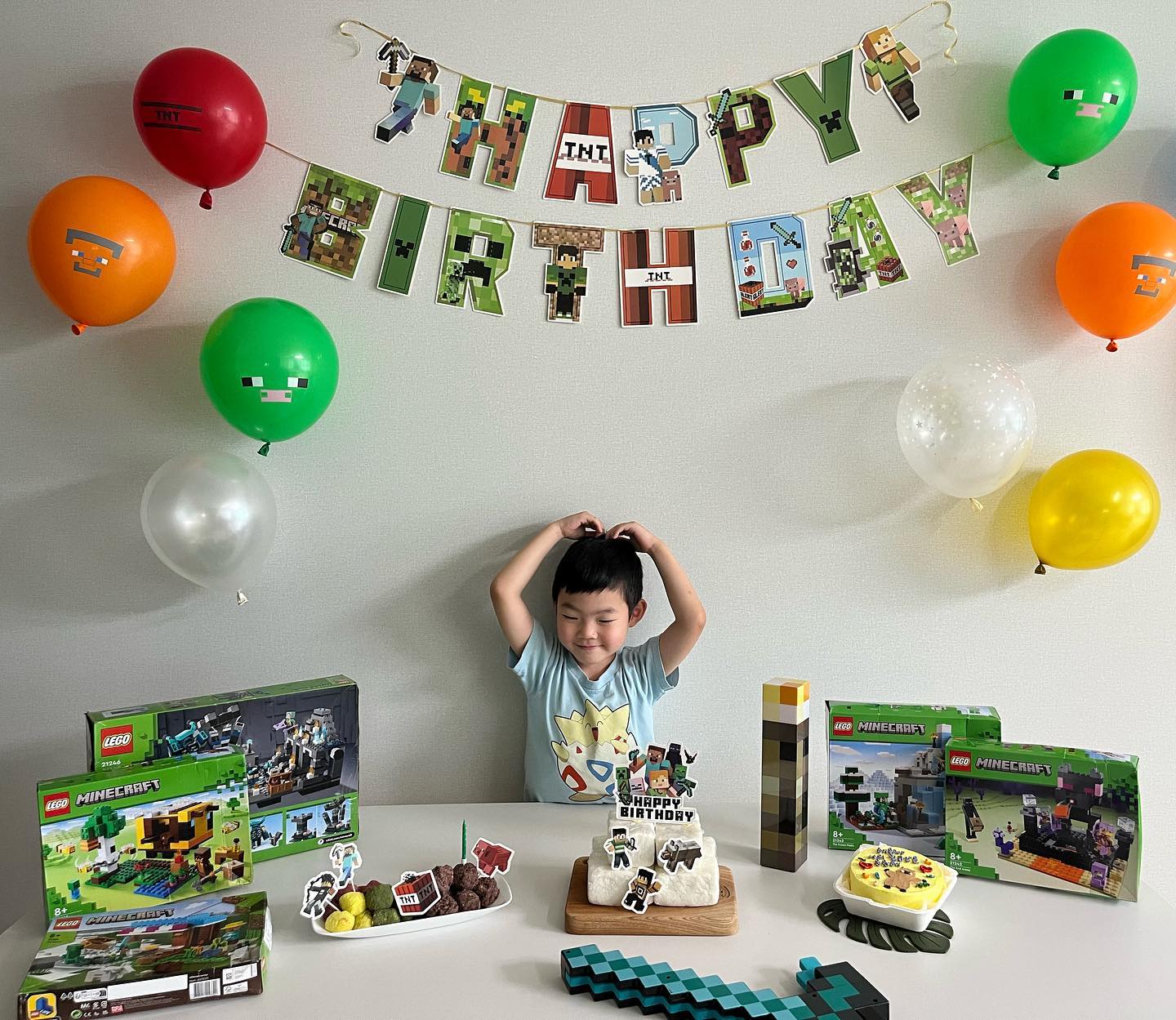 지난피드
마인크래프트에 빠진 우리 장남스생일날